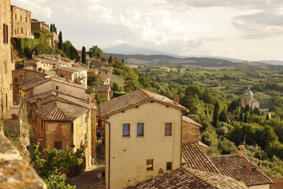 Malownicze miasteczko w Toskanii płaci za przeprowadzkę