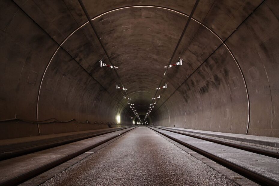 Najdłuższy tunel kolejowy świata pod Alpami Foto: tunel kolejowy