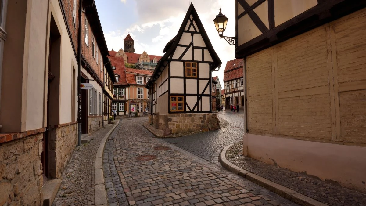 10 bajkowych miasteczek w Niemczech Foto:  Zabytkowe uliczki i domy w Quedlinburgu