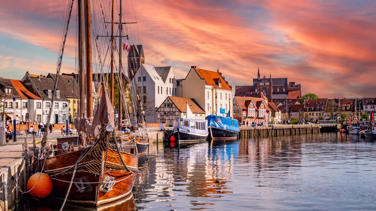 10 bajkowych miasteczek w Niemczech Foto: Port w Wismarze