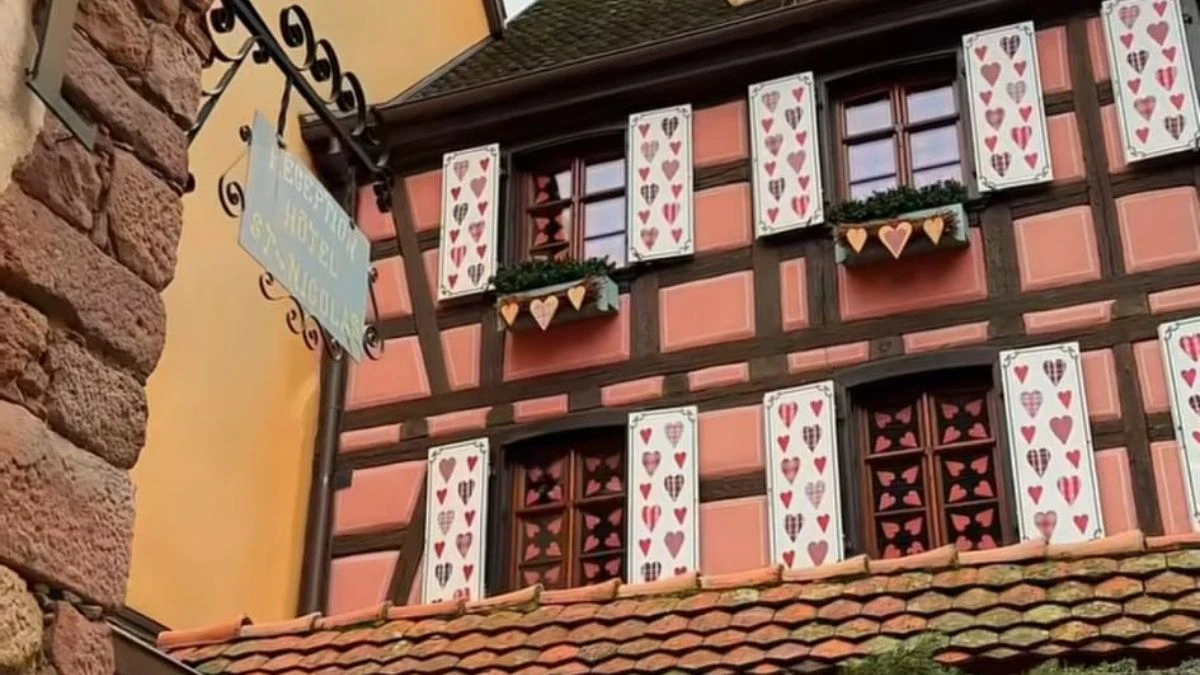 Miasteczko jak z filmu Disneya Foto: Domy w stylu muru pruskiego w Riquewihr