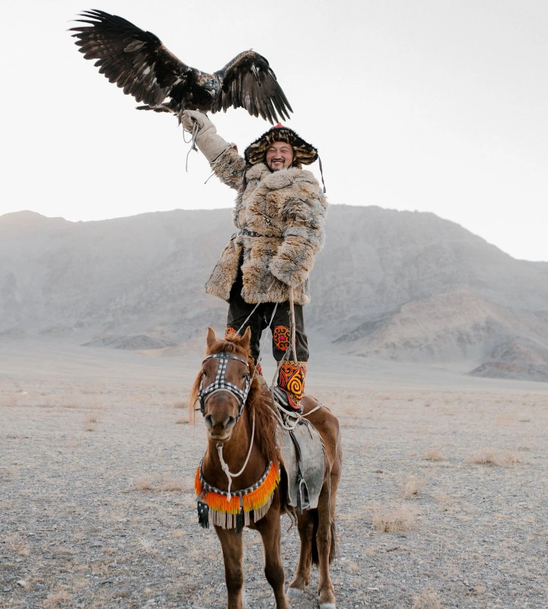 Najzimniejsza stolica świata Foto: Mieszkaniec Mongolii w tradycyjnym stroju podczas zimy