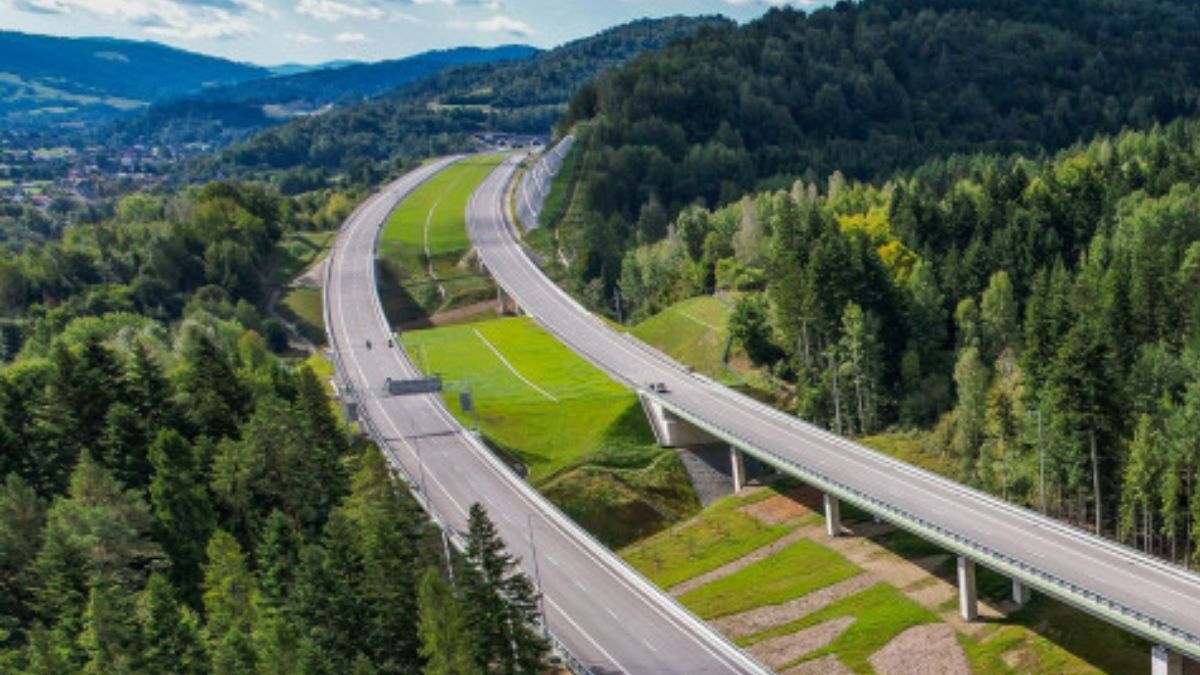 Droga ekspresowa S1 już otwarta  Foto: zdjęcie drogi ekspresowej z lotu ptaka