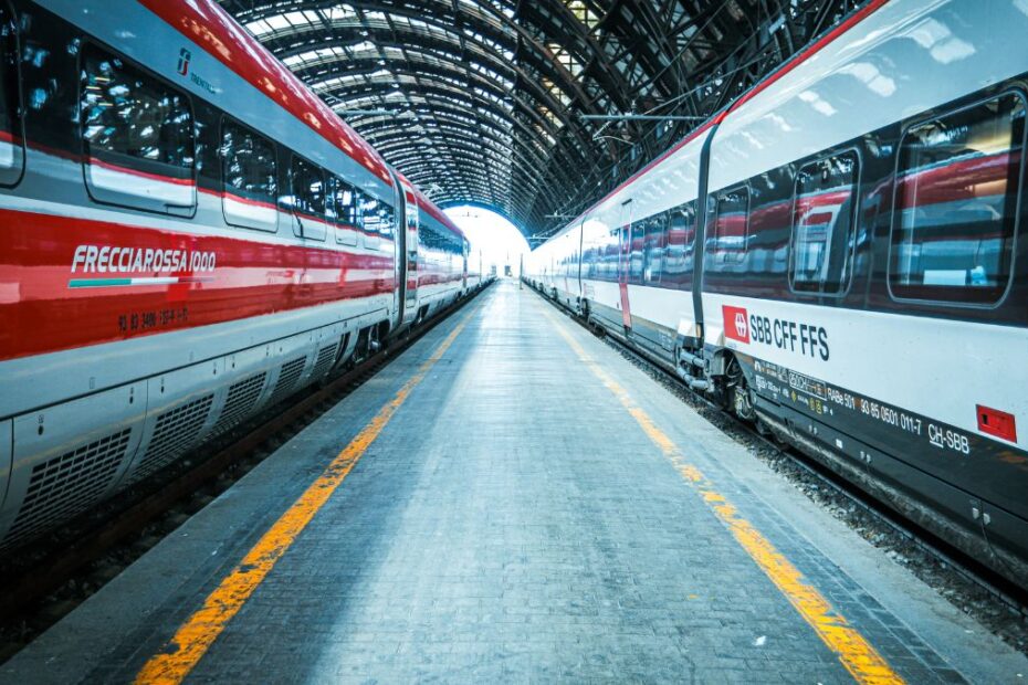 Świąteczny pociąg z Rzymu do Monachium Foto: pociągi na stacji