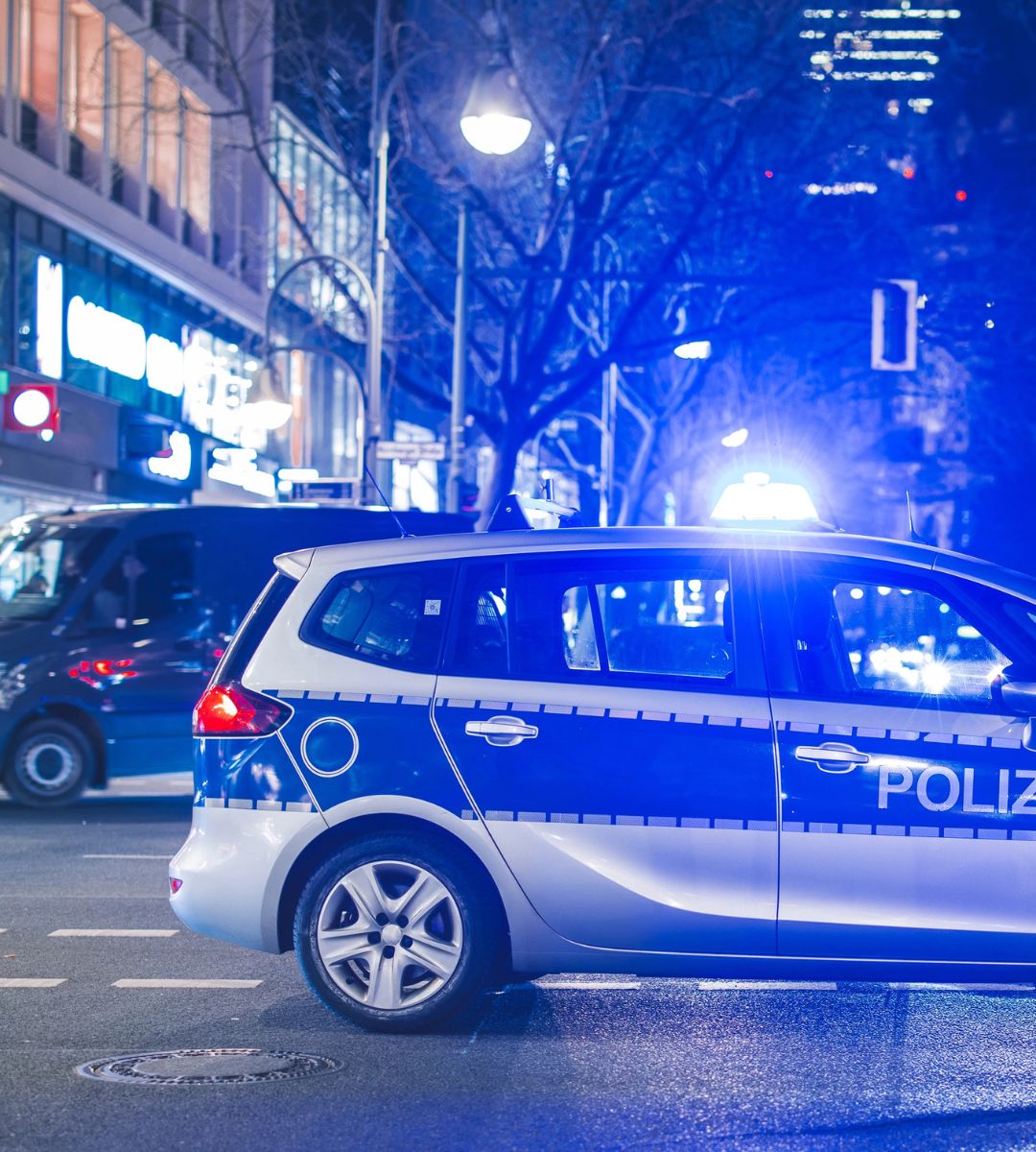Panika w parku w niemieckim mieście. Policja strzela do uzbrojonego mężczyzny