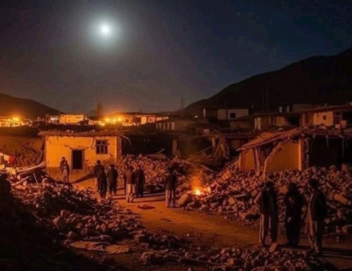 Zniszczenia po trzęsieniu ziemi w Afganistanie