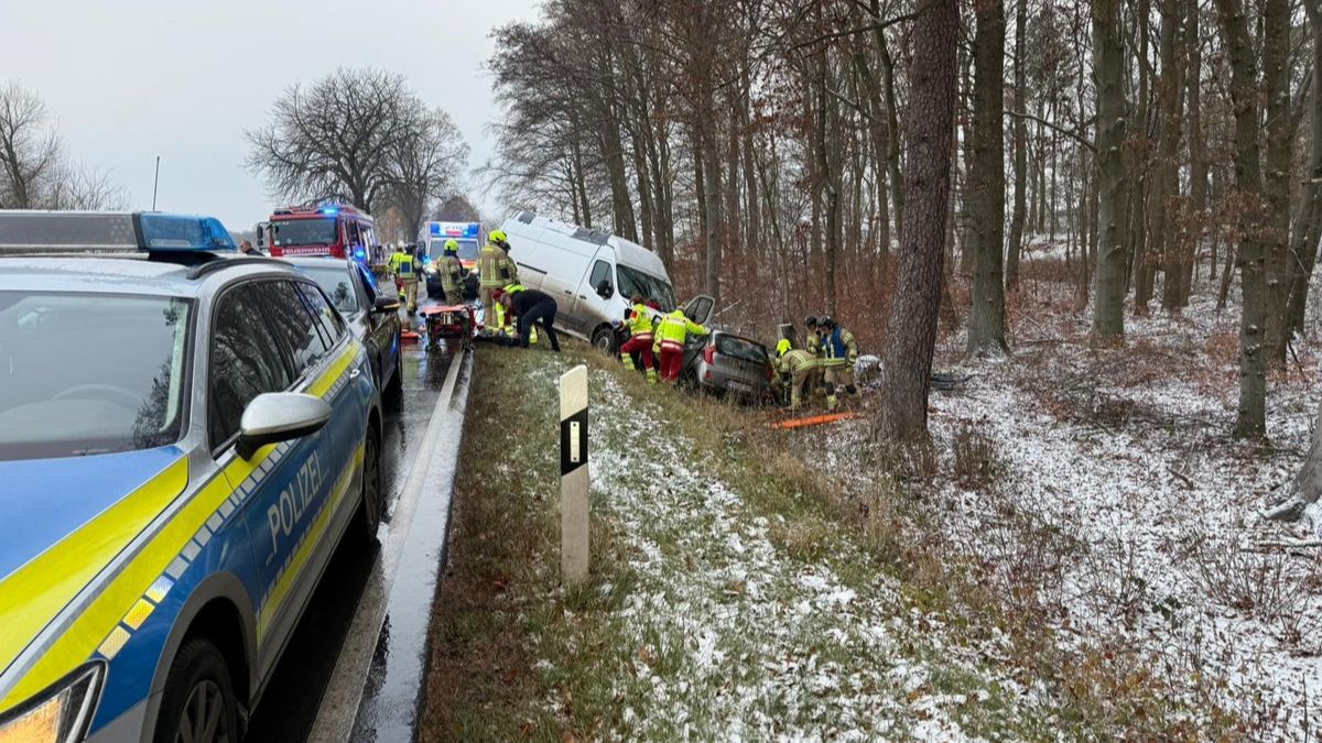 Niemcy: Polski bus zderzył się czołowo z osobówką