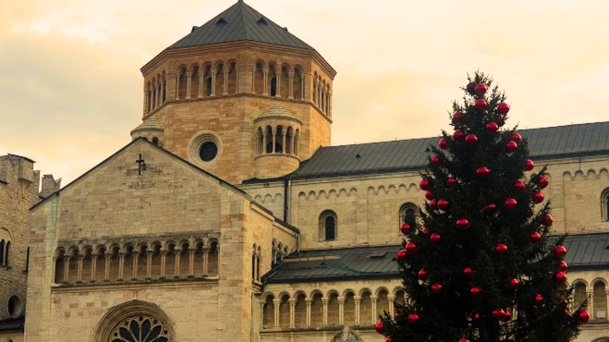 Trzy włoskie miasta które lepiej odwiedzić zimą Foto: Duomo w Trydencie