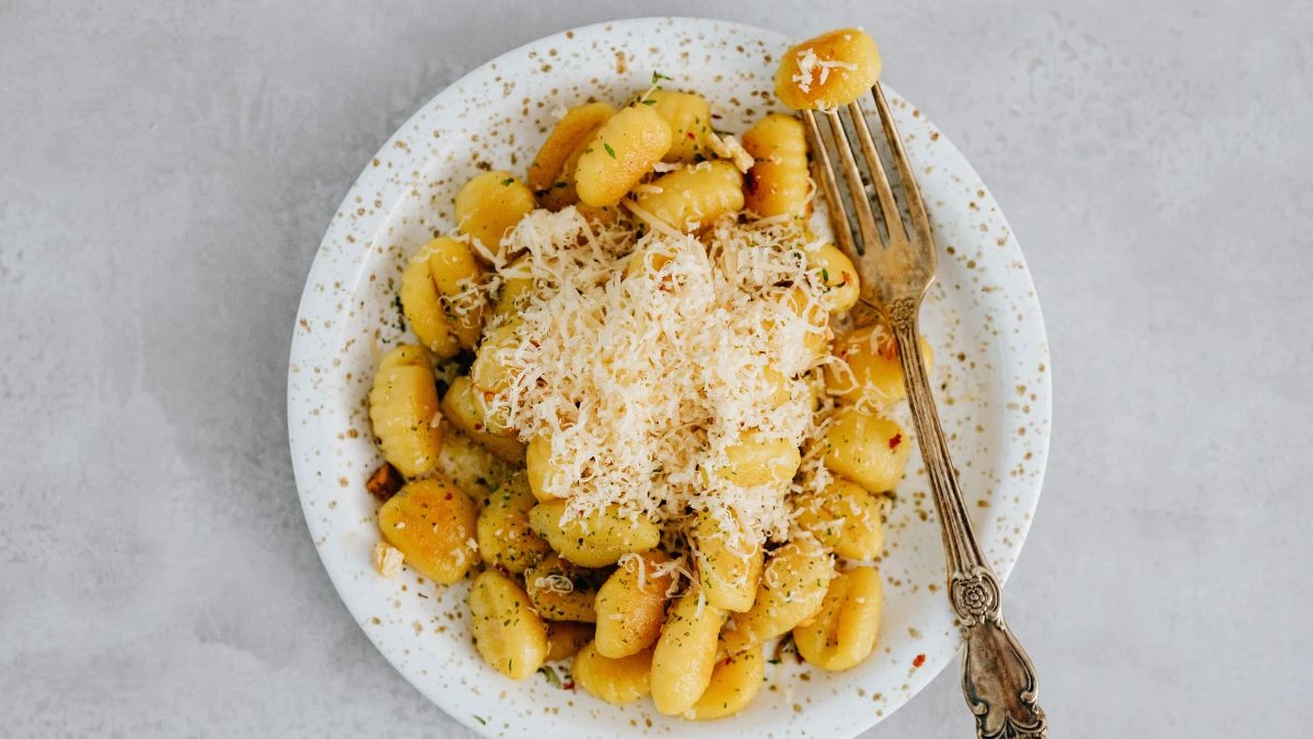 tradycyjne włoskie potrawy na Boże Narodzenie Foto: Gnocchi w sosie serowym