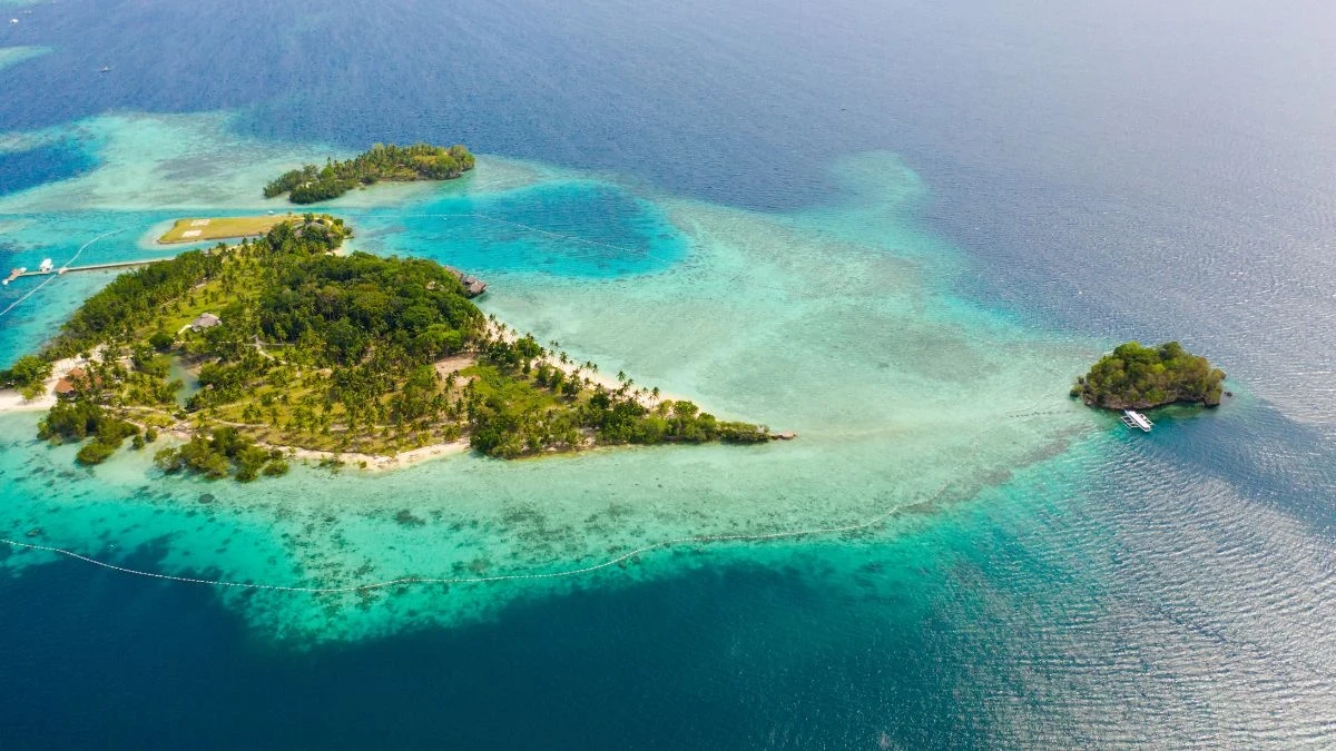 Poland na wyspie Kiritimati Foto: Widok tropikalnej wyspy na Oceanie Spokojnym