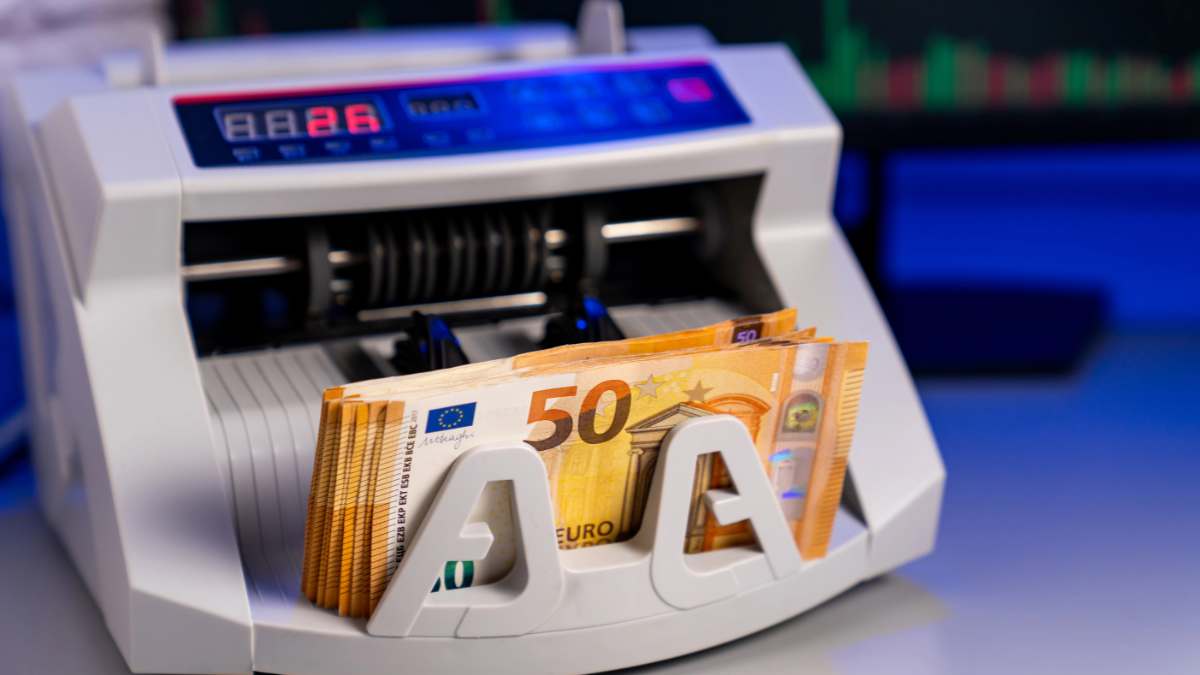 Pracownicy banku okradali klientów