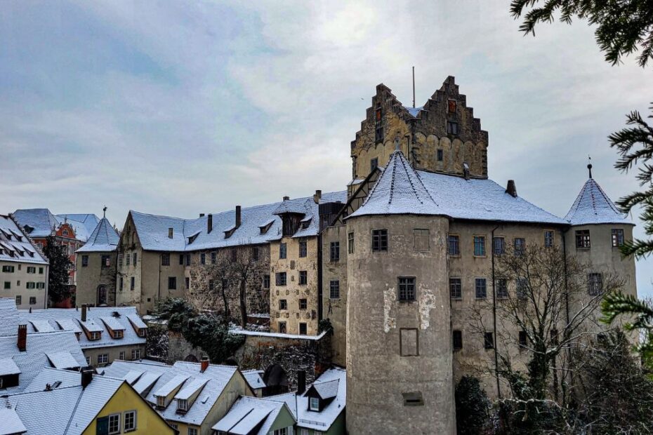 Idealne miejsce na zimowy wypad w Niemczech zdjęcie zamek meersburg