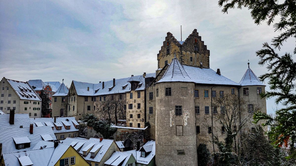 Idealne miejsce na zimowy wypad w Niemczech zamek meersburg