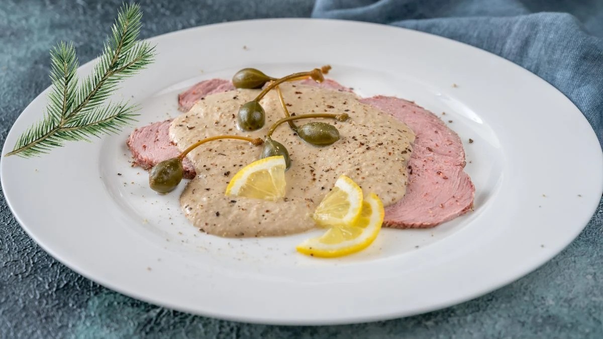 tradycyjne włoskie potrawy na Boże Narodzenie Foto: Vitello tonnato