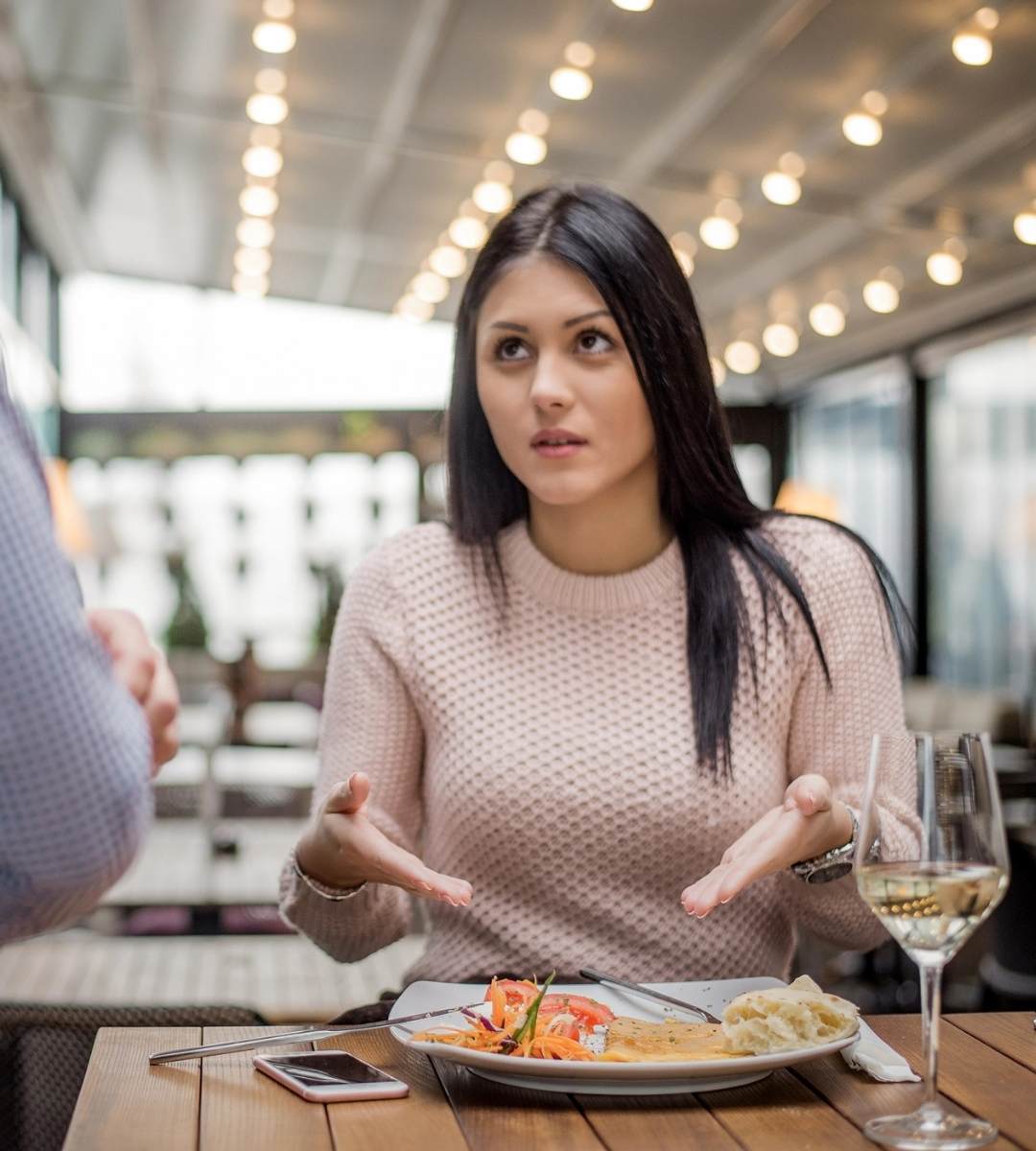 Znaki ostrzegawcze w restauracji