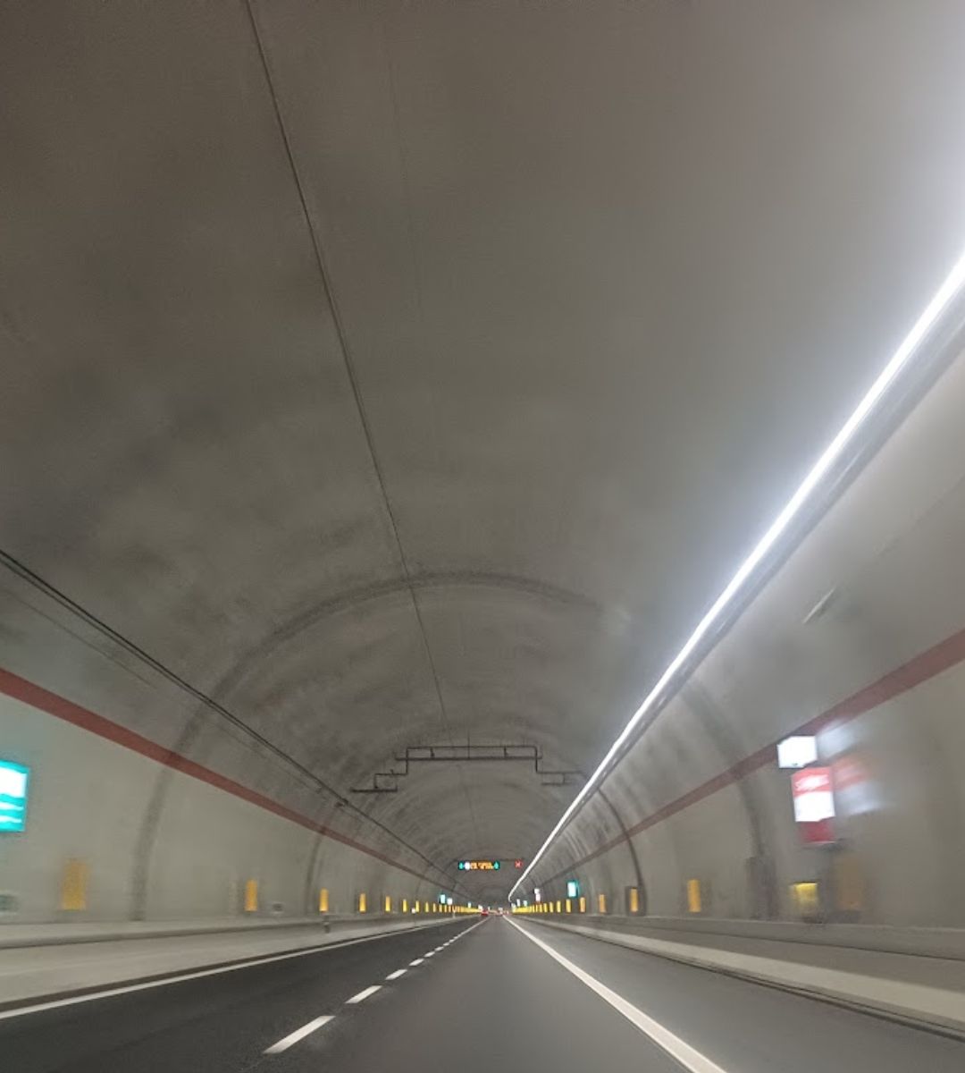 najdłuższy tunel autostradowy na świecie Foto: tunel drogowy