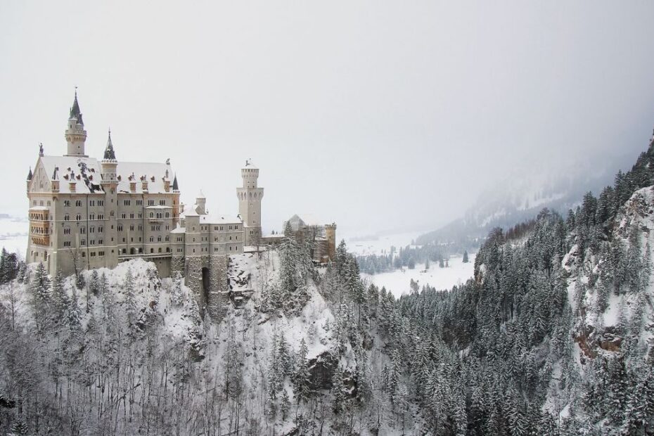 Zamek Śpiącej Królewny naprawdę istnieje Foto: zamek Neuschwanstein zimą
