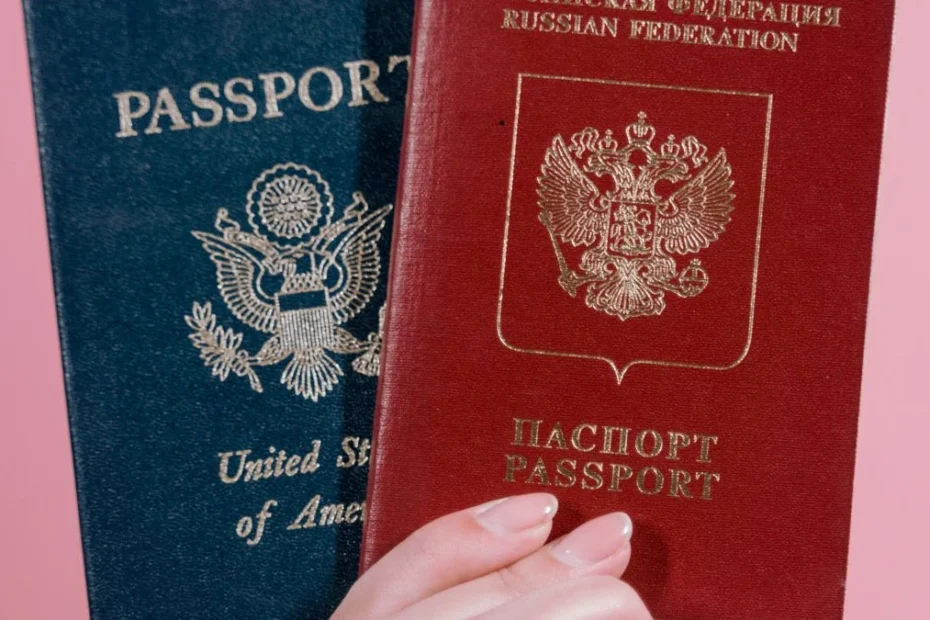 Dlaczego paszporty mają różne kolory? Foto: Paszporty w różnych kolorach
