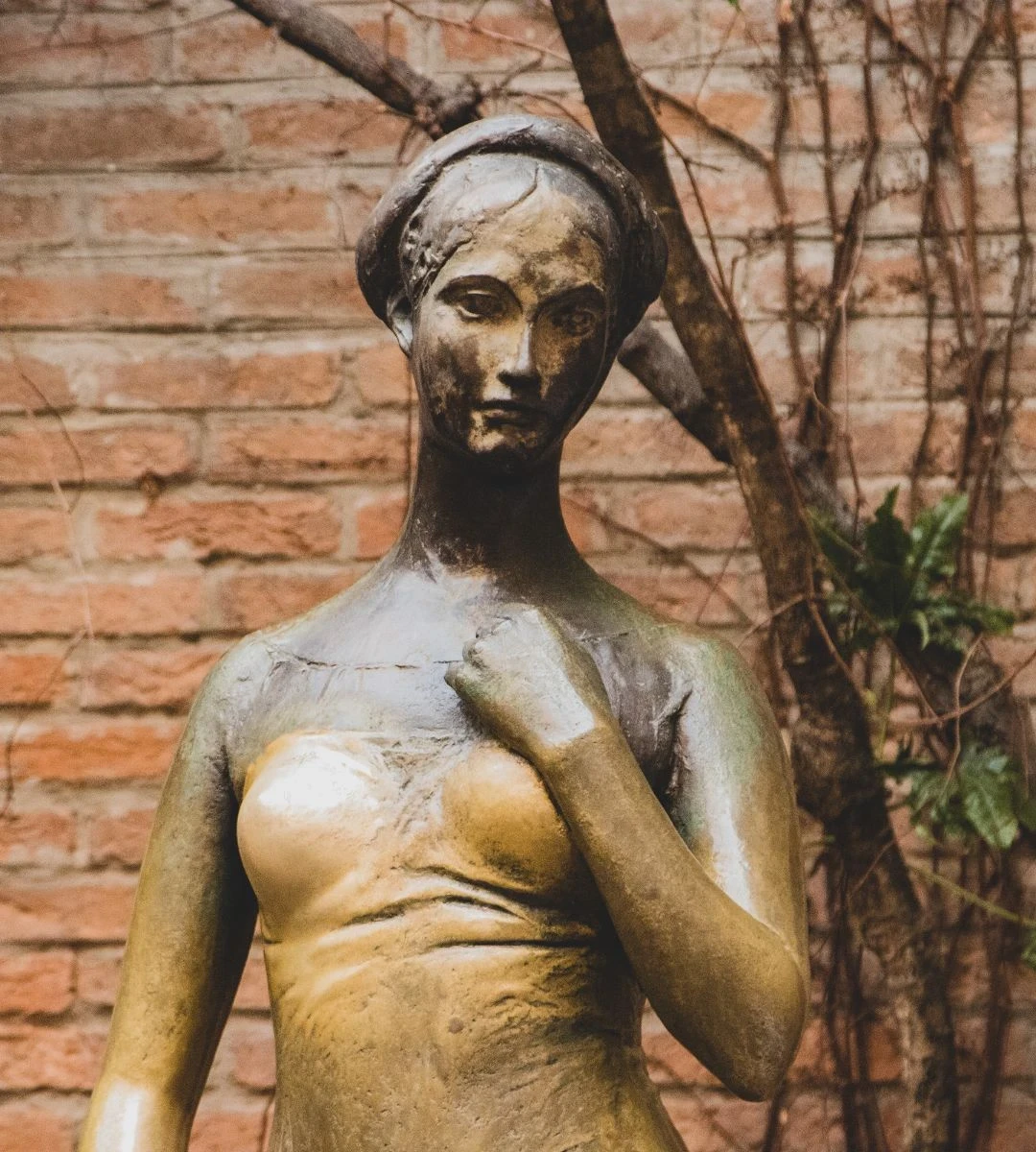 Najwięcej stulatków mieszka w Weronie foto: Statua Julii w Weronie