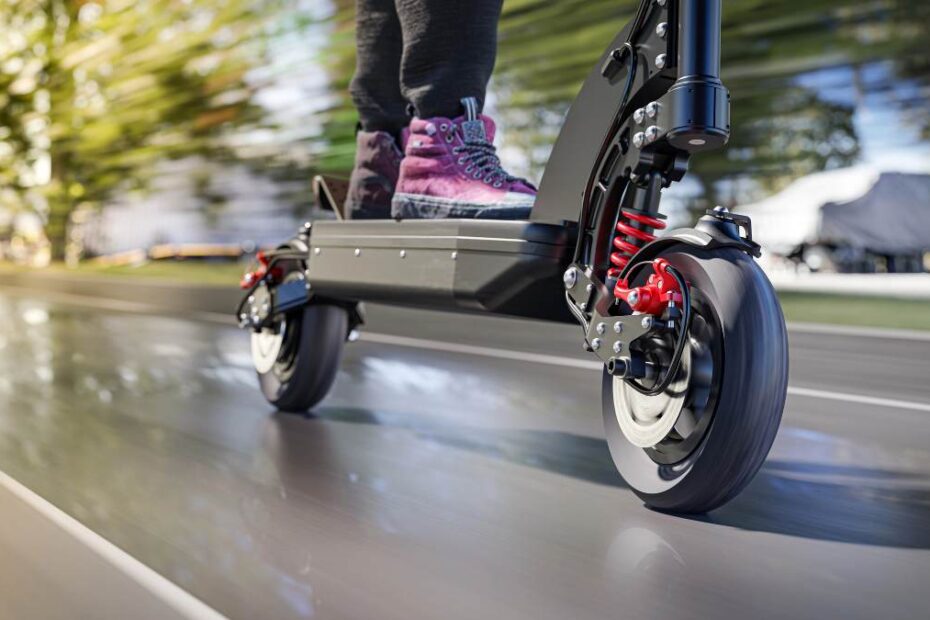16-latek pędził hulajnogą elektryczną 85 km/h