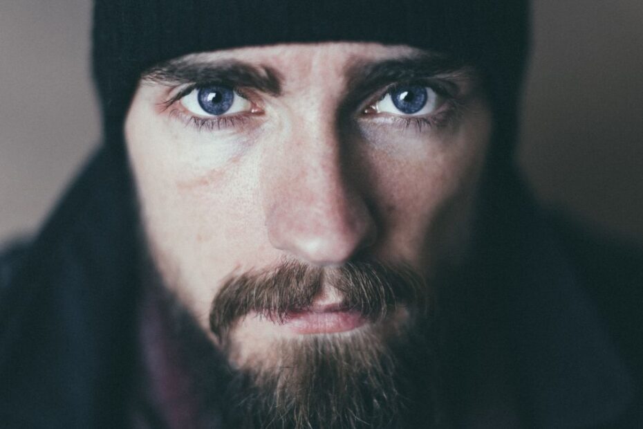 co to takiego „German Stare” Foto: twarz mężczyzny