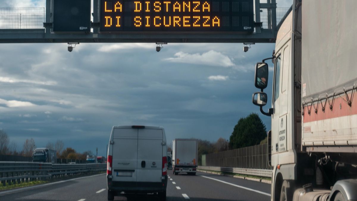 Włochy: Zatrzymali polską ciężarówkę. 4,4 tys. euro kary i trzy miesiące postoju