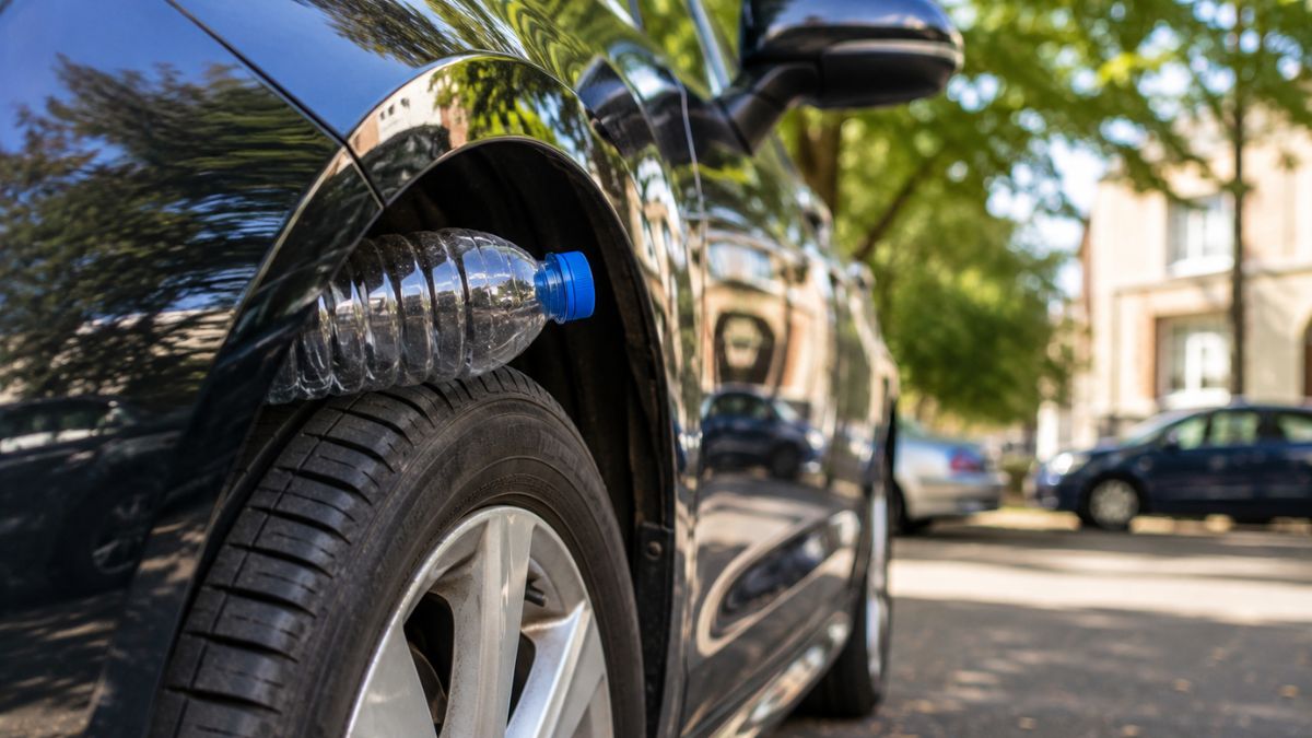 Trik z plastikową butelką na kole samochodu