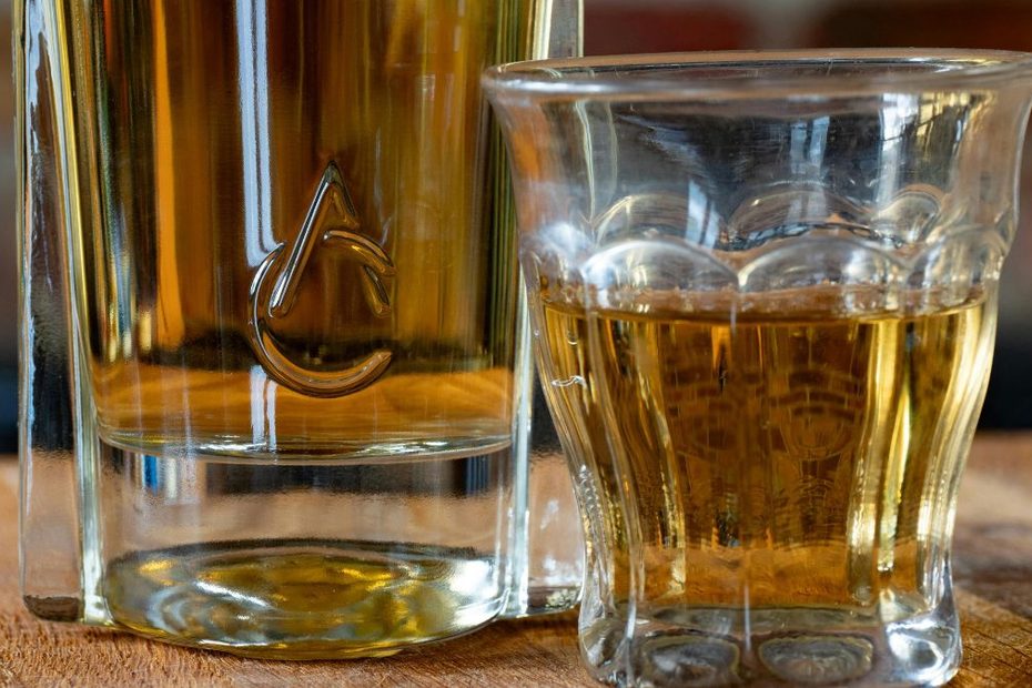odstawienie alkoholu foto: szklanka z alkoholem