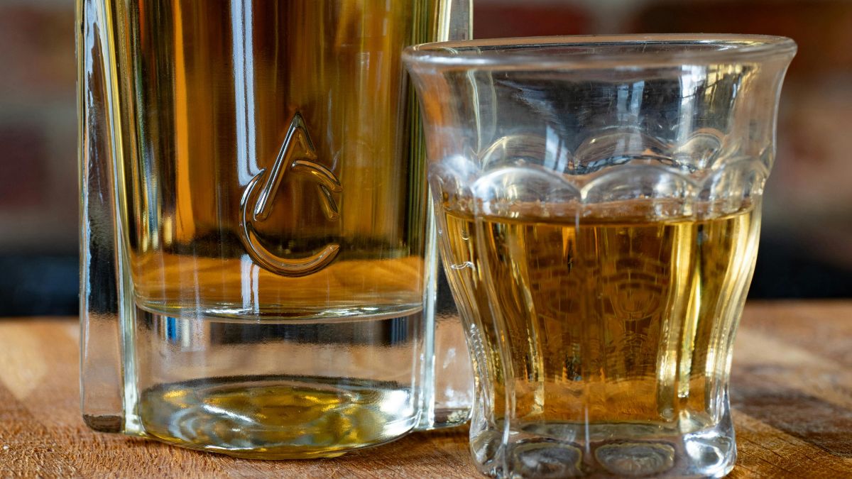 odstawienie alkoholu foto: szklanka z alkoholem