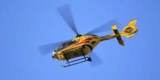 Na zdjęciu żółty helikopter ratunkowy.
